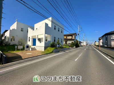 【前面道路含む現地写真】 | 宇都宮市針ヶ谷町Ⅰモデルハウス | 前面道路は広々としてます！運転が苦手な方でもお車の出し入れ簡単で安心です☆
