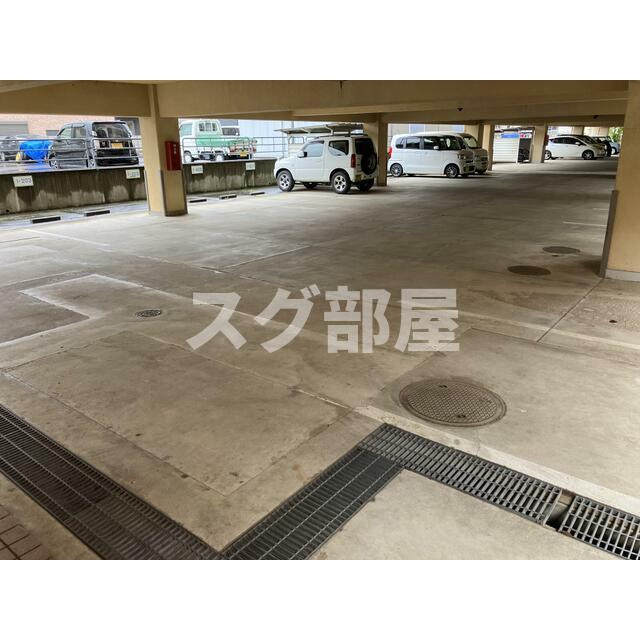 ライフステージ広瀬京田Ⅰの駐車場