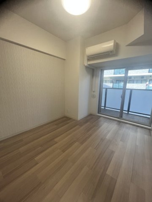【居間・リビング】 | プレサンス阿波座駅前 | こちらのリビングで趣味の時間をお楽しみください