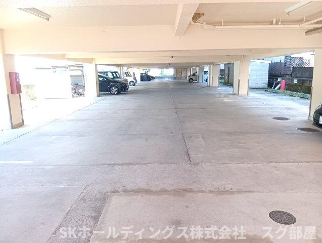 ライフステージ広瀬京田Ⅱの駐車場