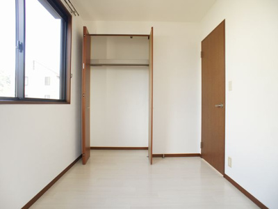 【収納】 | ラフォーレ・ファインA | クロゼット付きでお部屋はスッキリ♪