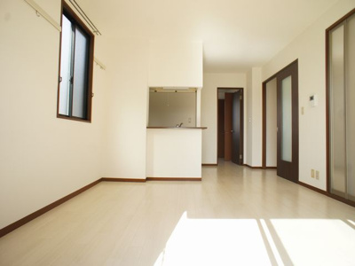 【居間・リビング】 | ラフォーレ・ファインA | 会話をしながらお料理できる対面キッチンです♪