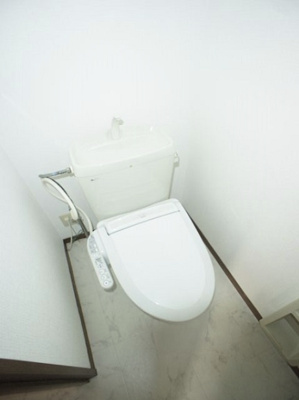 【トイレ】 | ラフォーレ・ファインA | 温水洗浄暖房便座機能付きです♪