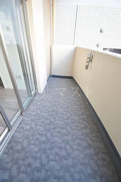 セレニテ堺筋本町プリエのバルコニー