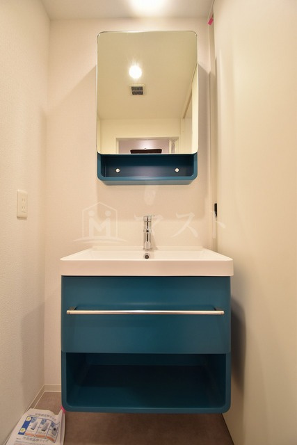 セレニテ堺筋本町プリエの洗面所