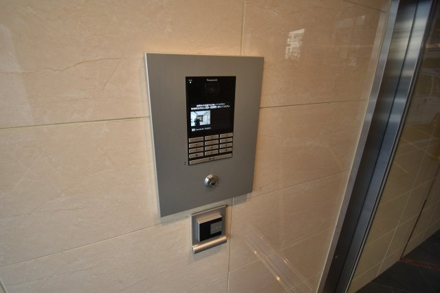 セレニテ堺筋本町プリエのロビー