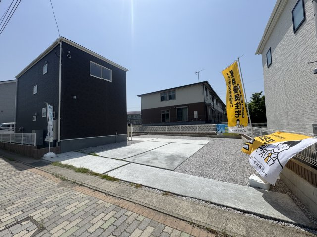 新築　沼田市高橋場　Livele Garden.S　2号棟の駐車場|現地写真　駐車スペースは2台分可能です！					
