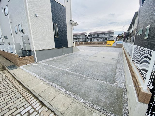 新築　沼田市高橋場　Livele Garden.S　3号棟の駐車場|現地写真　駐車スペースは2台分可能です！					
