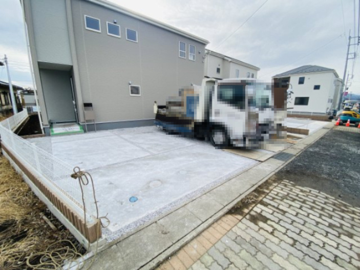 新築　沼田市高橋場　Livele Garden.S　6号棟の駐車場|現地写真　駐車スペースは2台分可能です！					
