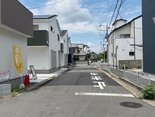 南区久世大築町のおうち　4号地の前面道路含む現地写真|南側は高い建物がなく日当たり良好です！