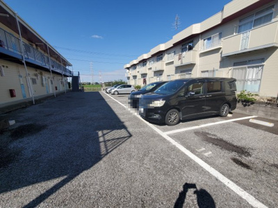 【駐車場】 | エルディムロックスプリング | 駐車場に車を止められます