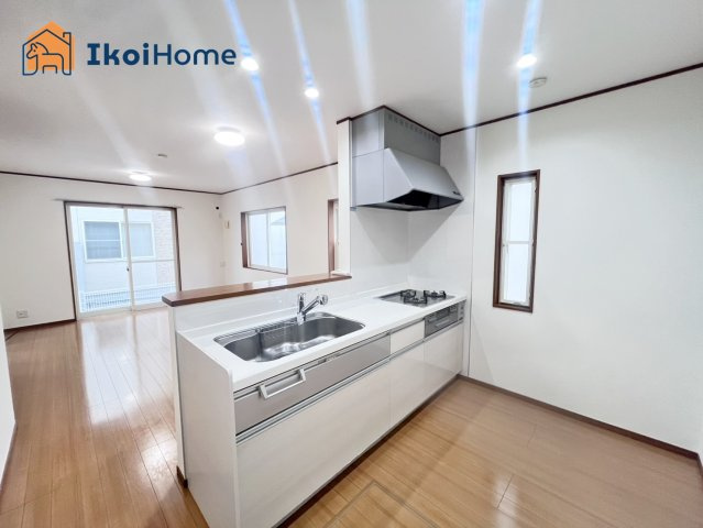 神戸市西区玉津町今津　中古一戸建のキッチン|【ホームページに現地動画掲載中】●年中無休：当日予約可●キッチンは一部交換済！水栓！コンロ新調！