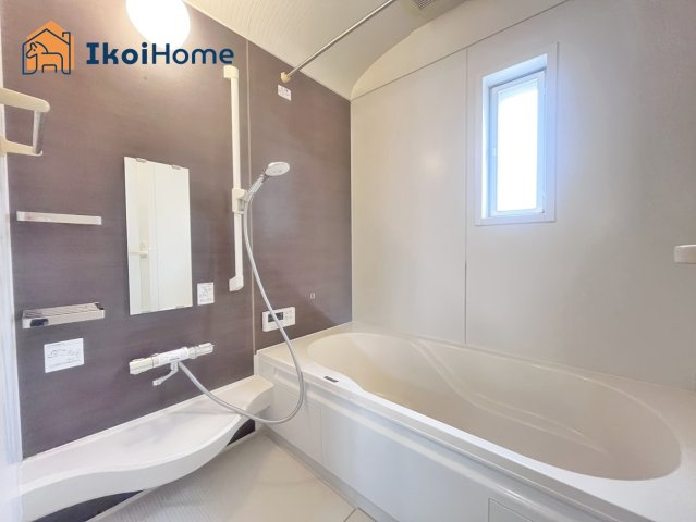 神戸市西区玉津町今津　中古一戸建の浴室|【ホームページに現地動画掲載中】●年中無休：当日予約可●小窓ございますので通気・換気良好です。