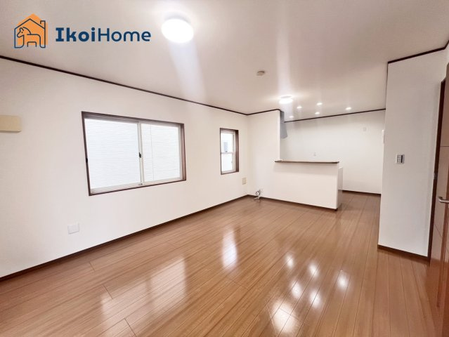 神戸市西区玉津町今津　中古一戸建の居間・リビング|【ホームページに現地動画掲載中】●年中無休：当日予約可●LDK15帖になります。3面採光！