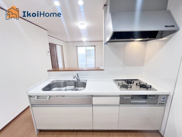 神戸市西区玉津町今津　中古一戸建のキッチン|【ホームページに現地動画掲載中】●年中無休：当日予約可●人気の対面式のキッチンで明るい！