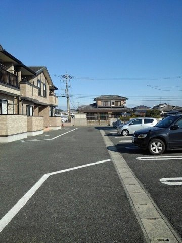シェール・ドゥーの駐車場