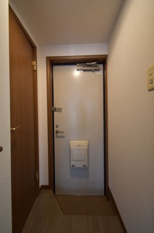 【玄関】 | クレックスB | 別号室の写真になります。現況優先。