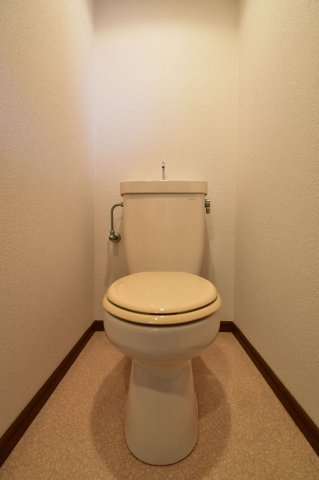 【トイレ】 | クレックスB | 別号室の写真になります。現況優先。