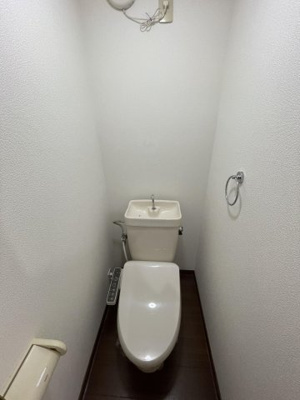 【トイレ】 | シャイナハイム | 別号室の写真になります。現況優先。