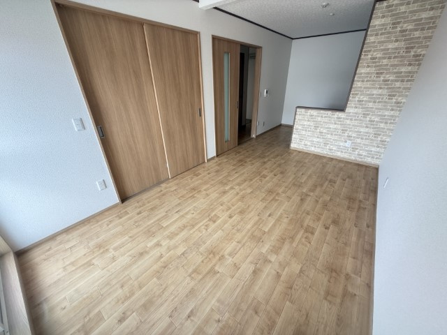 サニーコートⅡの居間・リビング|こちらのリビングで趣味の時間をお楽しみください