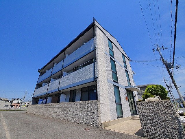 レオパレスイケダの外観|キレイな外観です。
