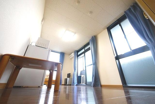 レオパレスイケダの居間・リビング|使いやすい居間です