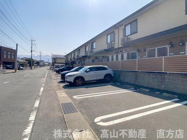 北九州市八幡西区大字楠橋のアパートの駐車場