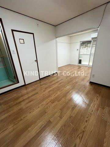 花ハイツの居間・リビング|ゆったりとした居間です