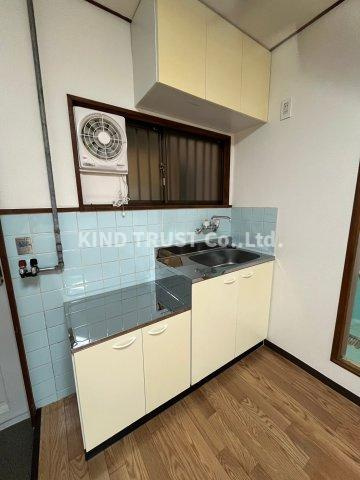 花ハイツのキッチン|コンパクトなキッチンで掃除もラクラク