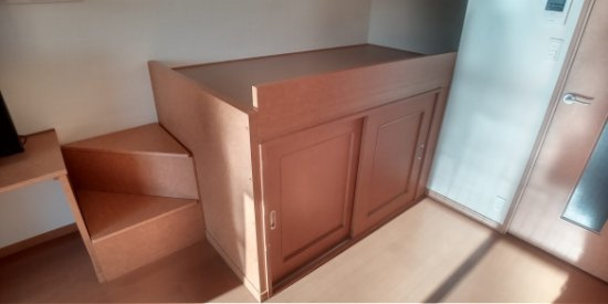 レオパレス花忍の内装|収納つきベット