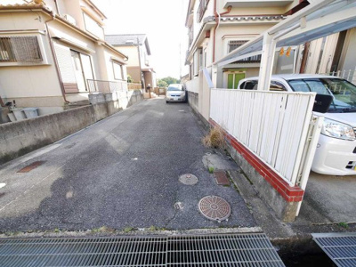 【駐車場】 | 鈴蘭台北町3丁目戸建 | 縦列小型車3台分