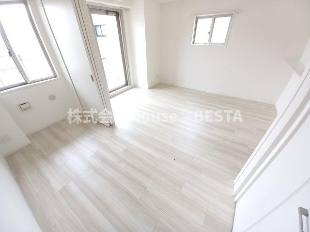 エスリード神戸三宮ヒルズの居間・リビング