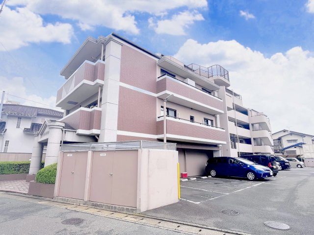 コアマンション老司の外観