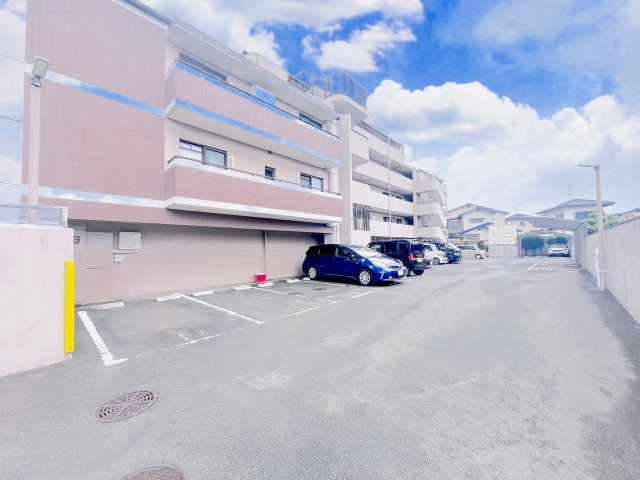 コアマンション老司の駐車場