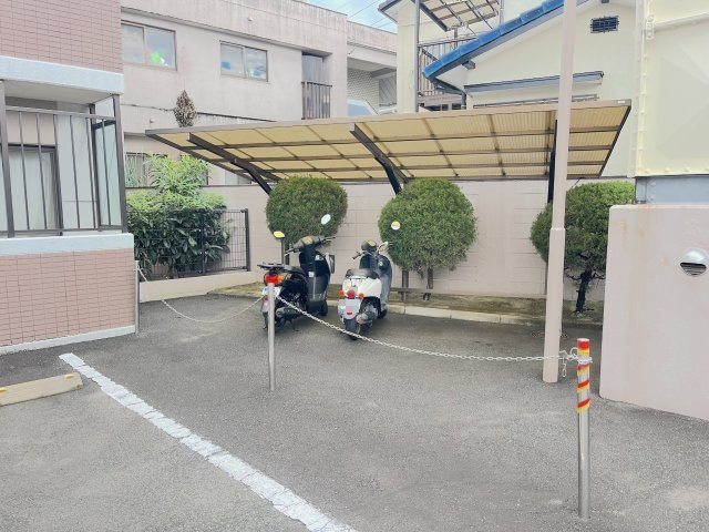 コアマンション老司の駐車場