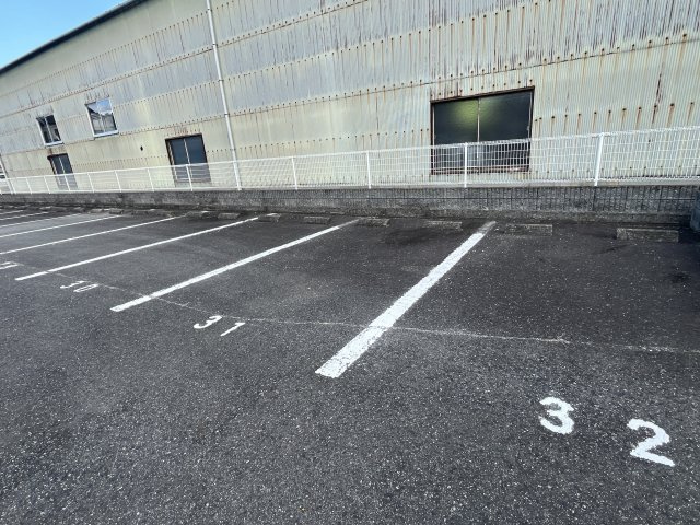 丸萬一番館の駐車場