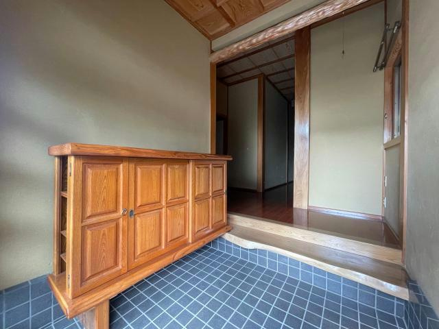 河内町一戸建の玄関|広い玄関です
