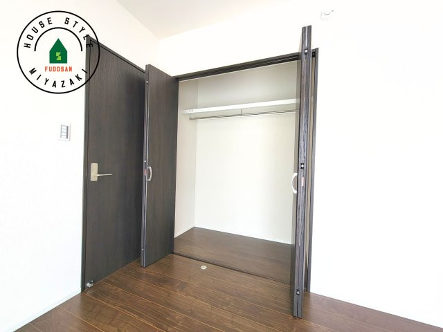 都城市一万城町モデル（1号棟）の収納|洋服や大きな荷物が多い方や人数の多いご家族などは、一般的なクローゼットよりもウォークインクローゼットのほうが使い勝手が良いです。