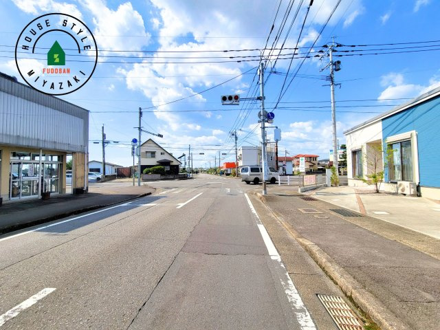 都城市一万城町モデル（1号棟）の前面道路含む現地写真|前面道路です。
