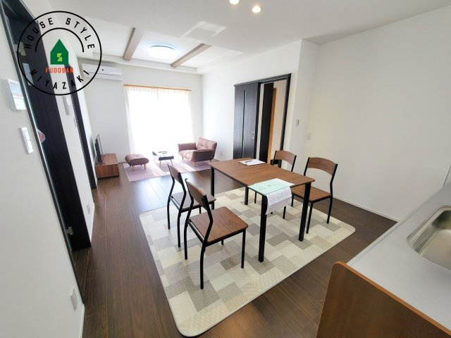 都城市一万城町モデル（1号棟）の居間・リビング|多くの時間を過すことになるリビングだからこそ、いつも穏やかな空間・解放感が味わえ毎日が充実します。