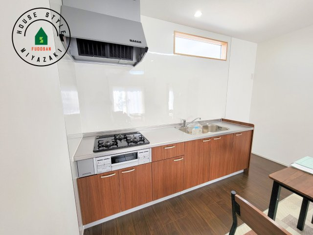 都城市一万城町モデル（1号棟）のキッチン|ご家族を近くに感じられる対面キッチンのLDK。会話もはずみそうですね。