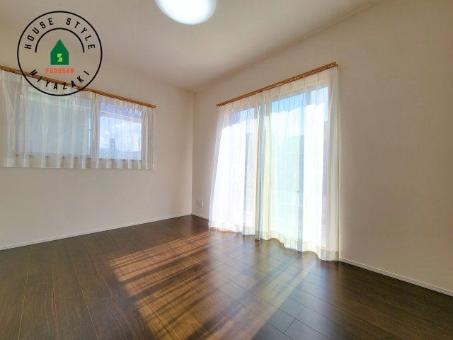 都城市一万城町モデル（1号棟）の洋室|お子様のお昼寝や遊び場としても活躍しそうですね。