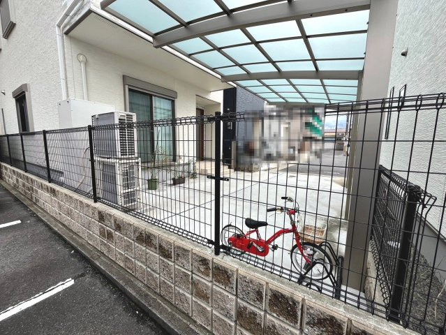曽根町２丁目　中古一戸建の駐車場|スーパーマーケットＫＩＮＳＨＯまで約442ｍ！毎日のお買い物に便利ですね！