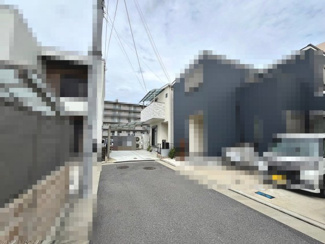 【前面道路含む現地写真】 | 曽根町２丁目　中古一戸建 | 前面道路約４．７ｍ！広々運転の苦手な方も安心です！