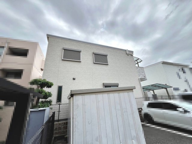 曽根町２丁目　中古一戸建の外観|駐車２台可能！セカンドカーや来客時にも安心ですね♪