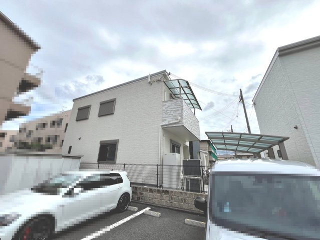 曽根町２丁目　中古一戸建の外観|リビング階段ですので、家族と顔を合わす時間が増えますよ！