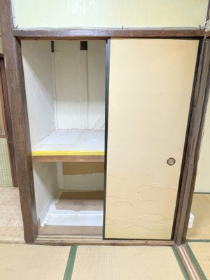 【収納】 | 次屋2丁目26－3・7連棟平屋　東から２軒目 | ☆約2帖・納戸　☆収納ございます♪