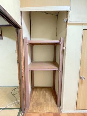 【洗面所】 | 次屋2丁目26－3・7連棟平屋　東から２軒目 | 洗面所に収納棚つき