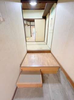 【玄関】 | 次屋2丁目26－3・7連棟平屋　東から２軒目