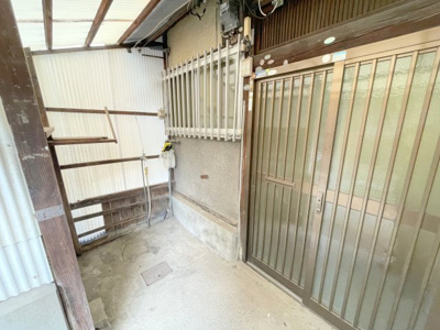 【玄関】 | 次屋2丁目26－3・7連棟平屋　東から２軒目 | 軒先土間